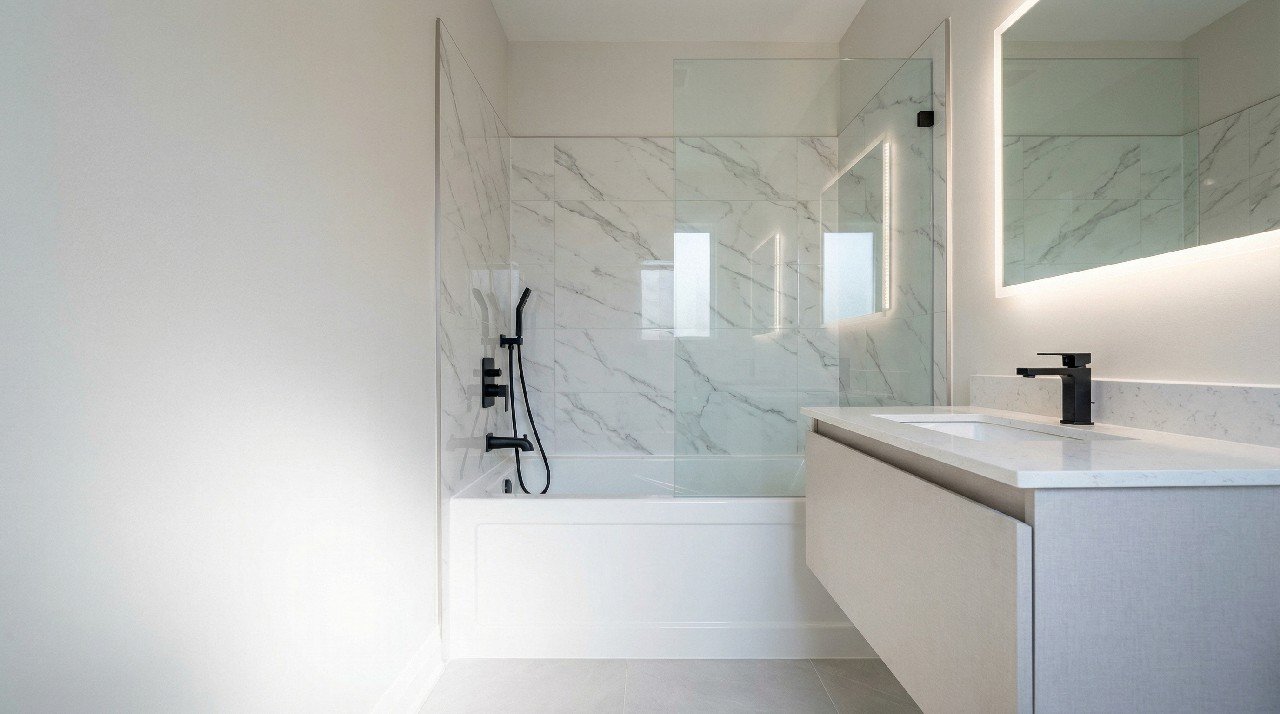Acrylic Bath Walls: Katy's Hidden Durability Hack image 3